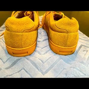 Men’s Yellow 10.5 Sneaker